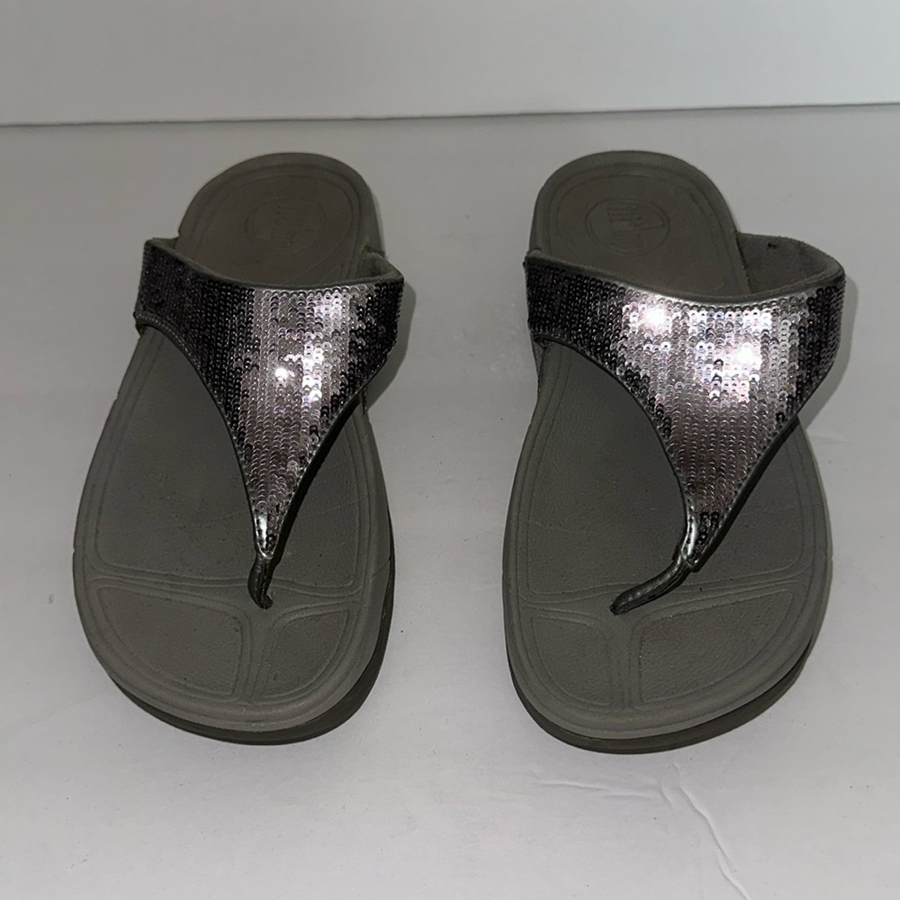 FITFLOP Sandals Women's Size 5 - Silver Sequin Micro Wobble Board